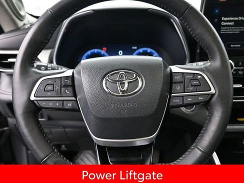 Used 2023 Toyota Highlander Platinum image 12