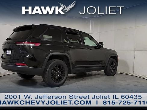 Used 2025 Jeep Grand Cherokee Altitude AWD/4WD image 6