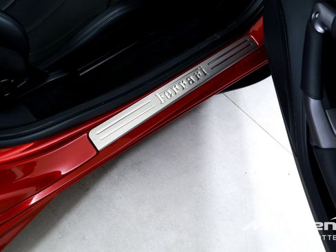 Used 2022 Ferrari F8 Tributo image 23