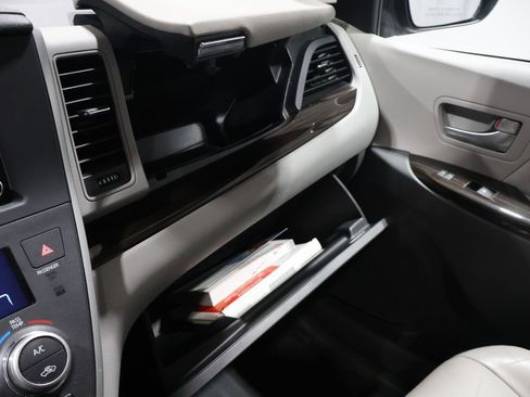 Used 2020 Toyota Sienna XLE image 33