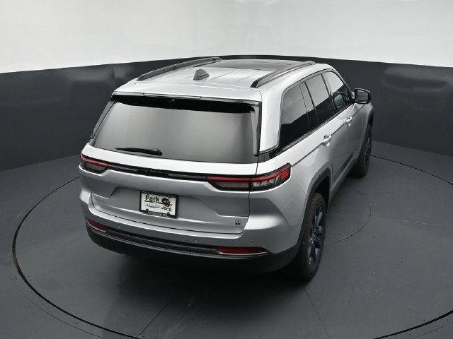 New 2026 Jeep Grand Cherokee Limited AWD/4WD image 17