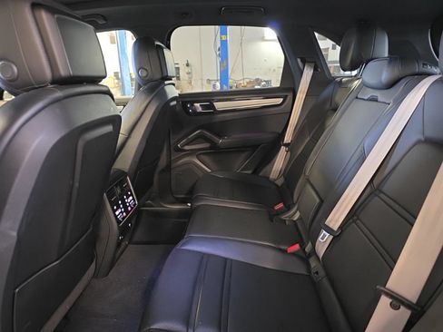 Used 2022 Porsche Cayenne Platinum Edition w/ Premium Package Plus AWD/4WD image 5
