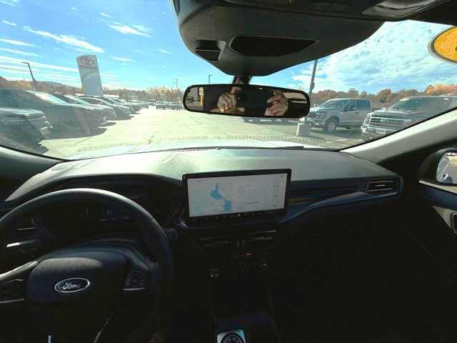 Used 2023 Ford Escape ST-Line w/ Tech Pack #1 AWD/4WD image 2