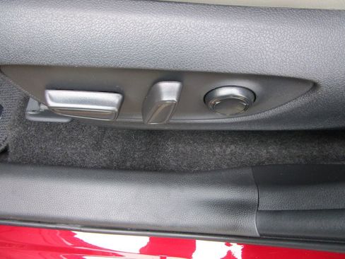 Used 2025 Toyota RAV4 Limited image 20