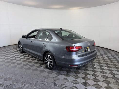 Used 2017 Volkswagen Jetta SE FWD image 8