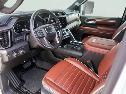 Used 2025 GMC Sierra 3500 Denali Ultimate image 13