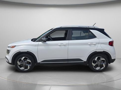Certified 2025 Hyundai Venue Limited FWD image 3