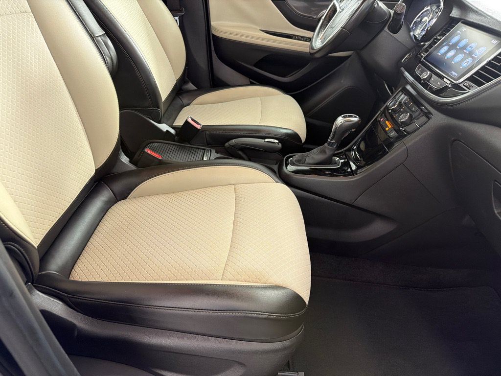 Used 2020 Buick Encore Preferred AWD/4WD image 24