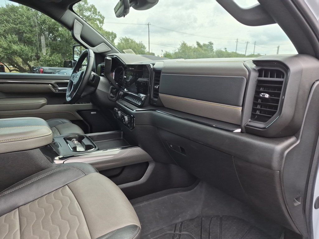 Used 2025 Chevrolet Silverado 2500 ZR2 w/ Technology Package AWD/4WD image 41