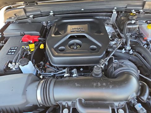 Used 2025 Jeep Wrangler Unlimited Sport AWD/4WD image 17