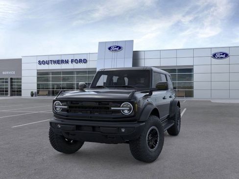 New 2025 Ford Bronco Outer Banks w/ Sasquatch Package AWD/4WD image 2
