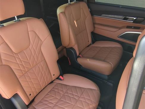 Used 2025 Kia Telluride AWD image 15