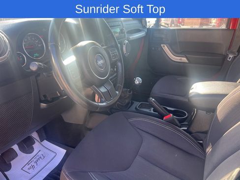 Used 2013 Jeep Wrangler Unlimited Sahara w/ Dual Top Group AWD/4WD image 9