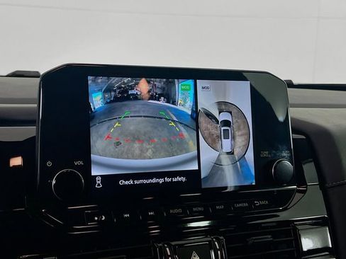 Used 2024 Nissan Pathfinder SL image 12