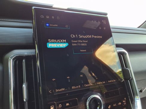 Used 2024 GMC Acadia Elevation image 9