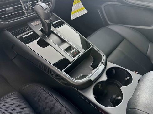 New 2026 Porsche Macan image 20