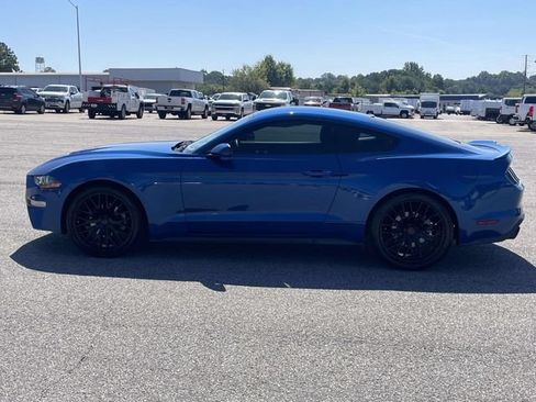 Used 2018 Ford Mustang Coupe RWD image 10