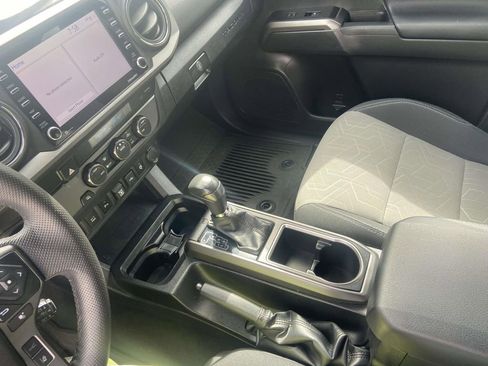 Used 2022 Toyota Tacoma TRD Sport w/ Technology Package image 23