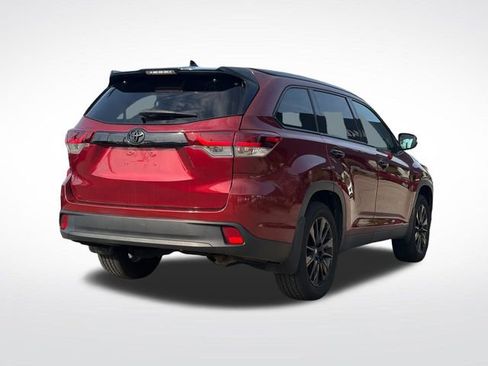 Used 2019 Toyota Highlander SE w/ Nightshade Edition image 25