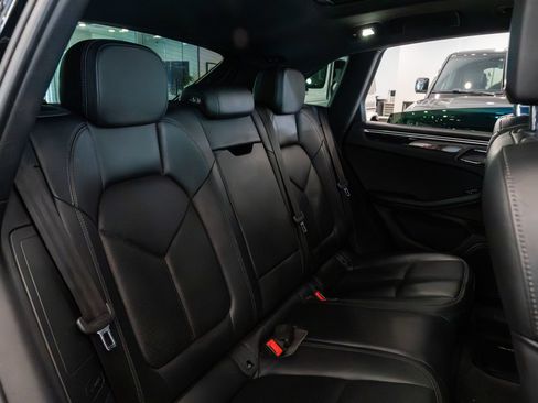 Used 2018 Porsche Macan AWD/4WD image 23