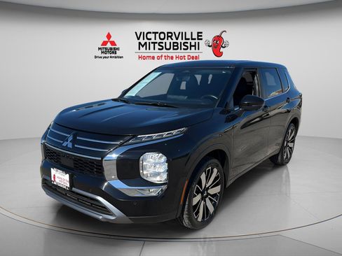 Used 2025 Mitsubishi Outlander SE AWD/4WD image 3
