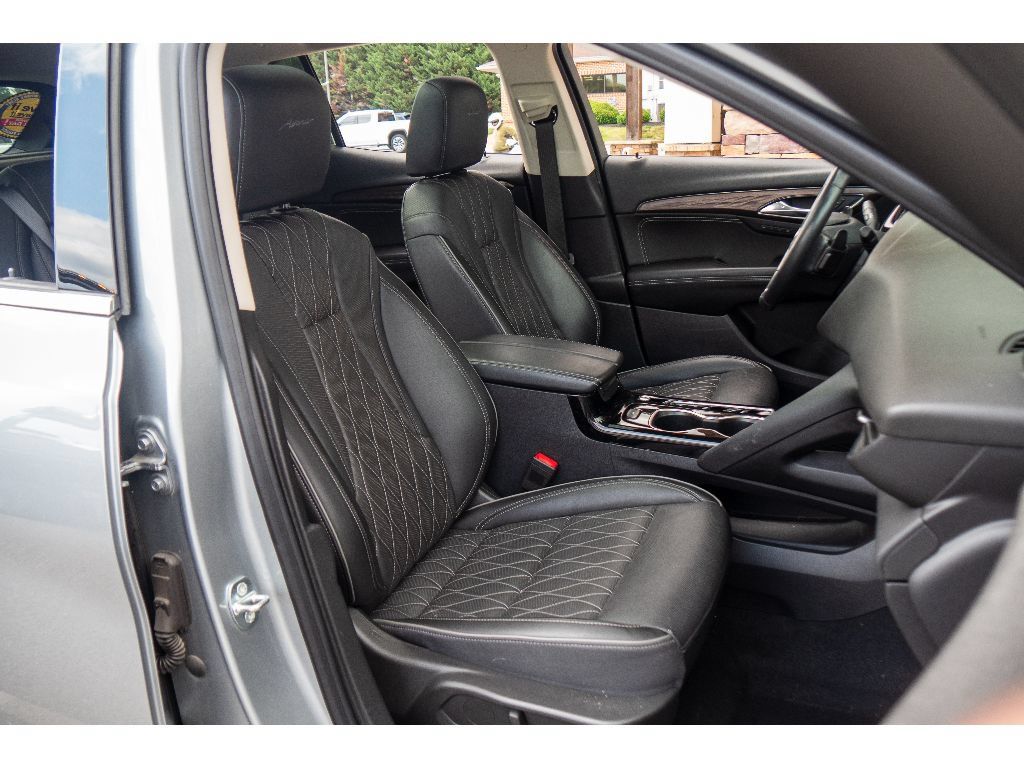 Used 2023 Buick Envision Avenir AWD/4WD image 17
