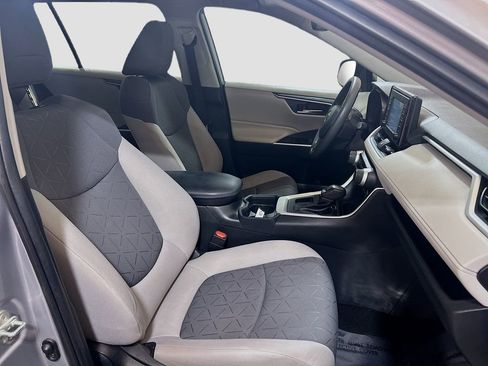 Used 2020 Toyota RAV4 XLE w/ Convenience Package FWD image 25