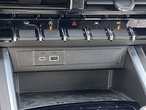 Used 2023 Chevrolet Colorado LT w/ LT Convenience Package III image 25