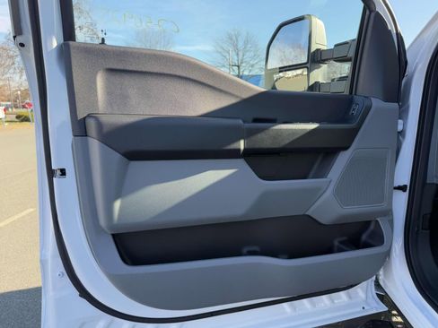 New 2025 Ford F550 4x4 Crew Cab Super Duty image 8