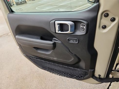 Used 2022 Jeep Gladiator Sport image 29