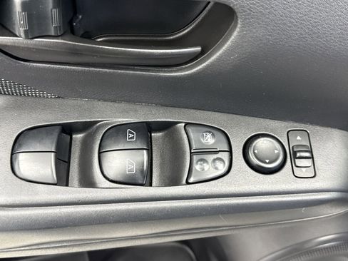 Used 2020 Nissan Kicks S FWD image 18