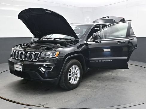 Used 2018 Jeep Grand Cherokee Laredo AWD/4WD image 44
