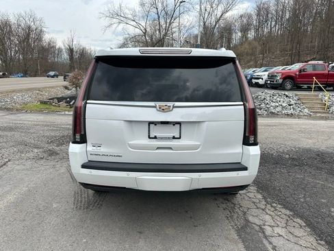 Used 2019 Cadillac Escalade Luxury AWD/4WD image 4