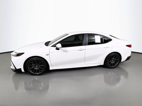 Used 2025 Toyota Camry SE w/ Convenience Package FWD image 9