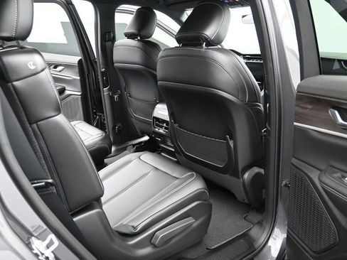 New 2025 Jeep Grand Cherokee L Limited image 37