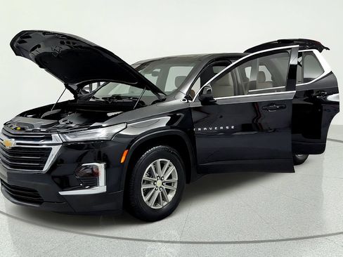 Used 2023 Chevrolet Traverse LS FWD image 9