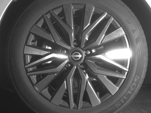 Used 2025 Nissan Altima 2.5 SV image 12