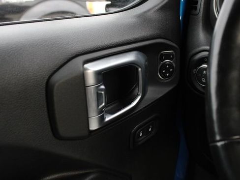 Used 2021 Jeep Gladiator Willys image 6