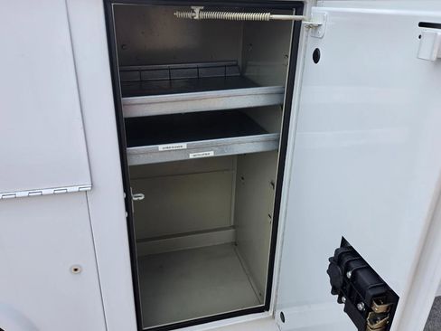 Used 2011 Ford E-350 and Econoline 350 Super Duty w/ PWR Locks & Windows Group image 26