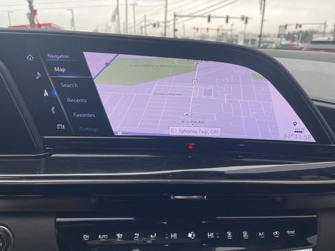 Used 2024 Cadillac Escalade ESV Premium Luxury image 29