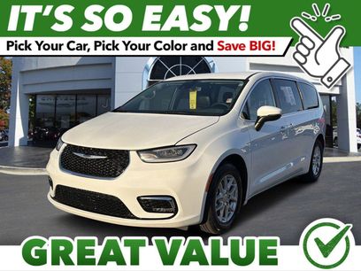 Used 2023 Chrysler Pacifica Touring-L