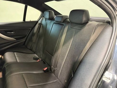 Used 2018 BMW 320i Sedan w/ Sport Package image 22