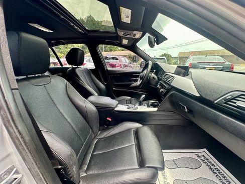 Used 2018 BMW 330i xDrive Sedan w/ M Sport Package AWD/4WD image 18