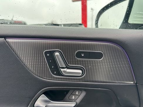 Used 2021 Mercedes-Benz GLB 250 4MATIC image 20