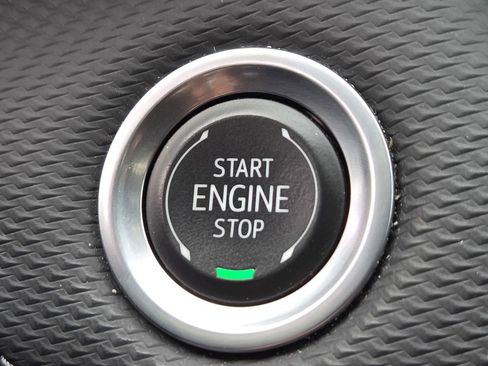 Used 2025 Chevrolet Equinox LT w/ Safety and Technology Package image 18