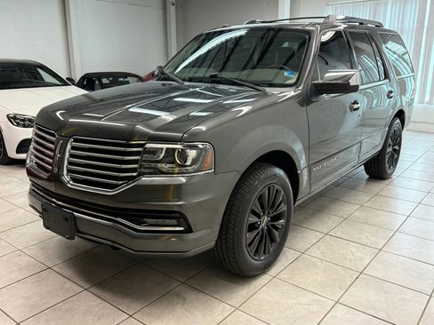 Used 2017 Lincoln Navigator Select AWD/4WD image 3