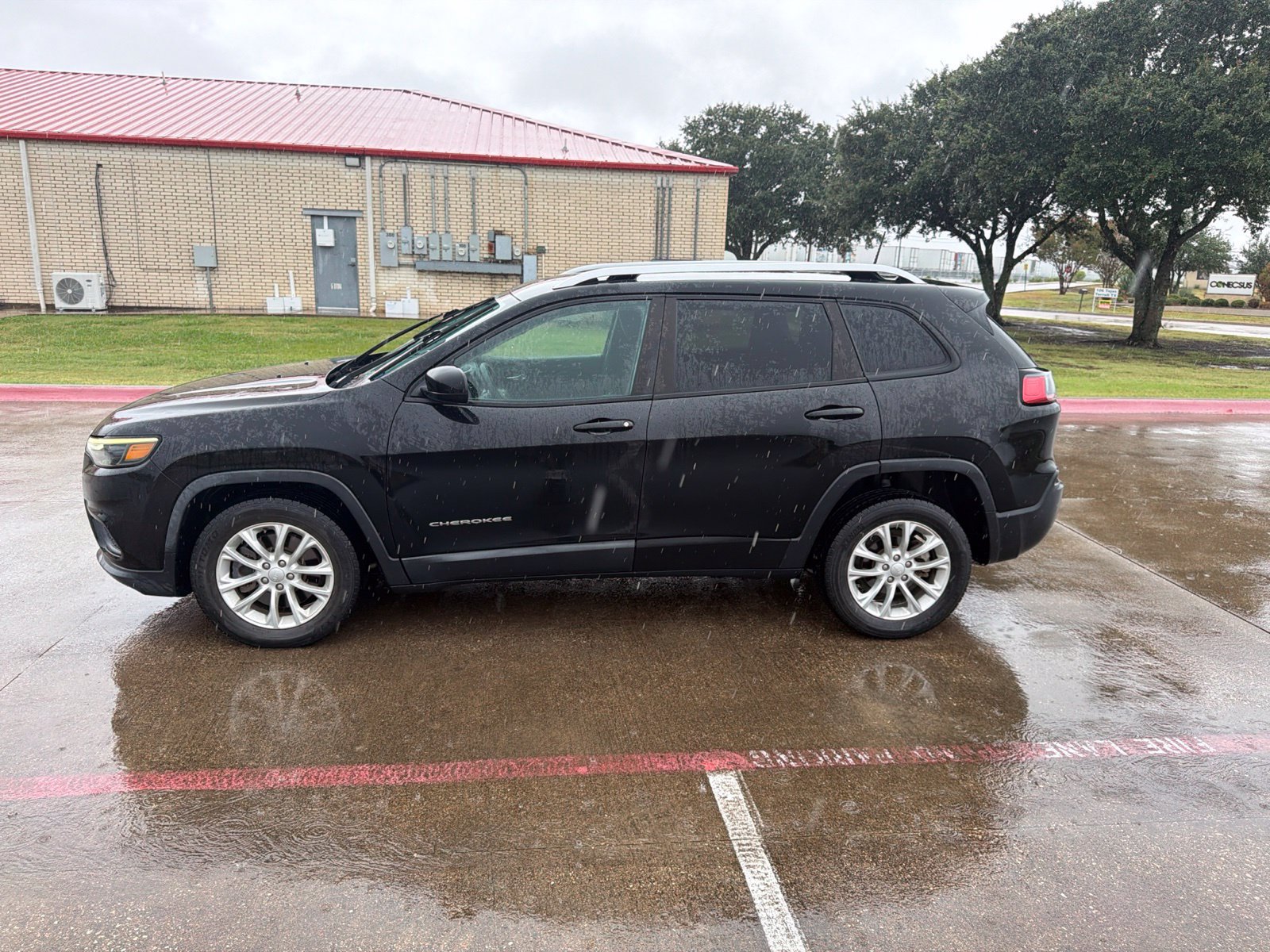 Used 2020 Jeep Cherokee Latitude FWD image 6