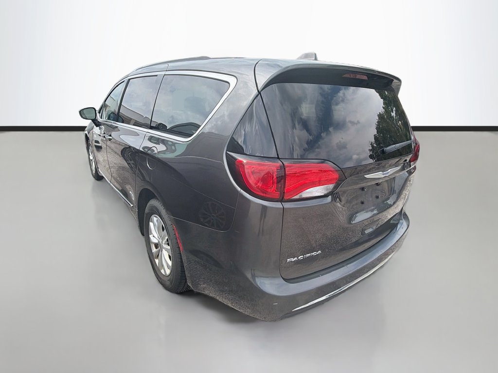 Used 2018 Chrysler Pacifica Touring-L FWD image 6