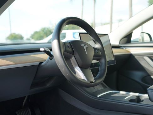 Used 2022 Tesla Model 3 Long Range AWD/4WD image 9