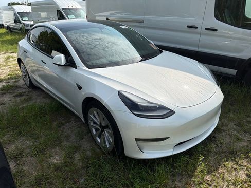 Used 2021 Tesla Model 3 Standard Range Plus RWD image 1